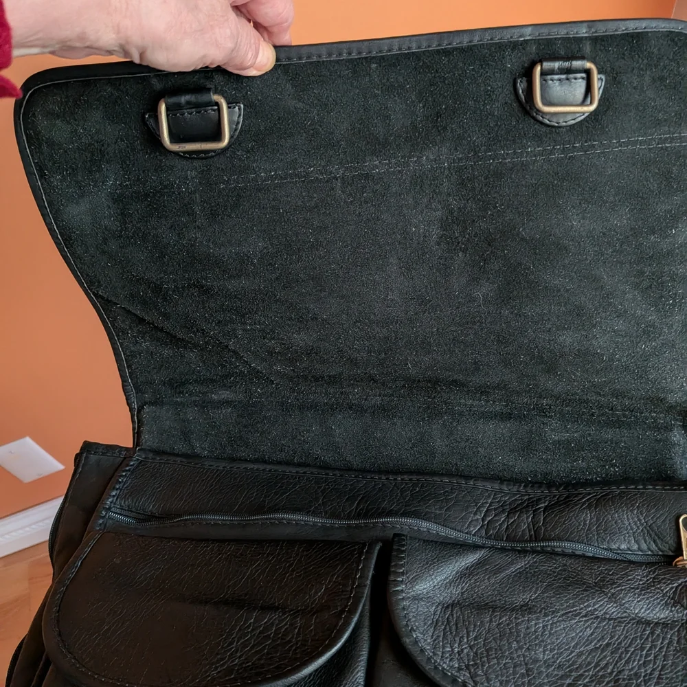 Elegant Black Leather Messenger Bag / laptop bag